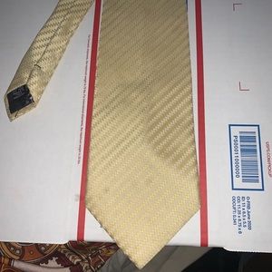 HUGO BOSS 100% SILK TIE PREOWNED. GOOD CONDITION